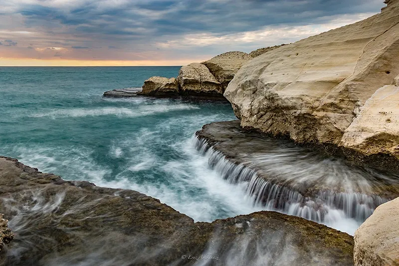 Rosh Hanikra, réserve naturelle unique à l'extrémité nord de la côte méditerranéenne d'Israël